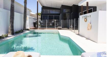 Fenne’s On Banzai- 4Bed designer beachside home