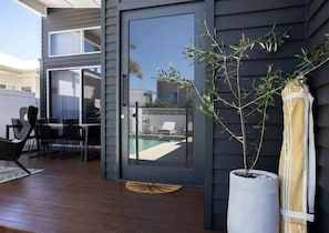 Outdoor dining - Fenne’s On Banzai (KINGSCLIFF)