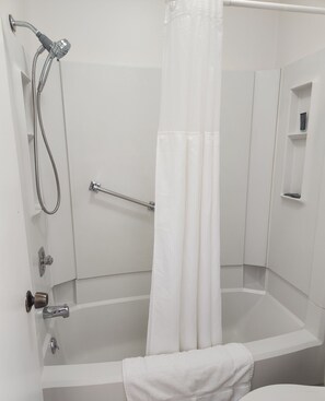 Duschwanne, Hydromassagedusche, umweltfreundliche Kosmetikartikel