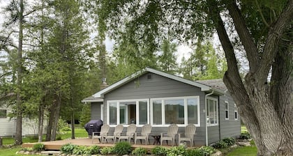 Hiawatha Creek Camp / sleeps 4-6 / ON Clam Lake/Near Torch Lake -5 min. by boat