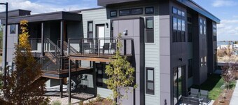 VICTOR LOFT APT # 7 appartement au dernier étage avec vue sur les montagnes est