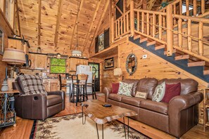 TV, fireplace - Enchanted Hideaway: Honeymoon, S/Secluded, Fire Pit, Hot Tub, Top Amenities, near Attractions! (Sevierville)