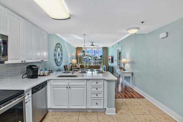 Fridge, microwave, oven, stovetop - Waterscape C303 ~ Free Beach Service ~ Great view of the Resort! (Fort Walton Beach)