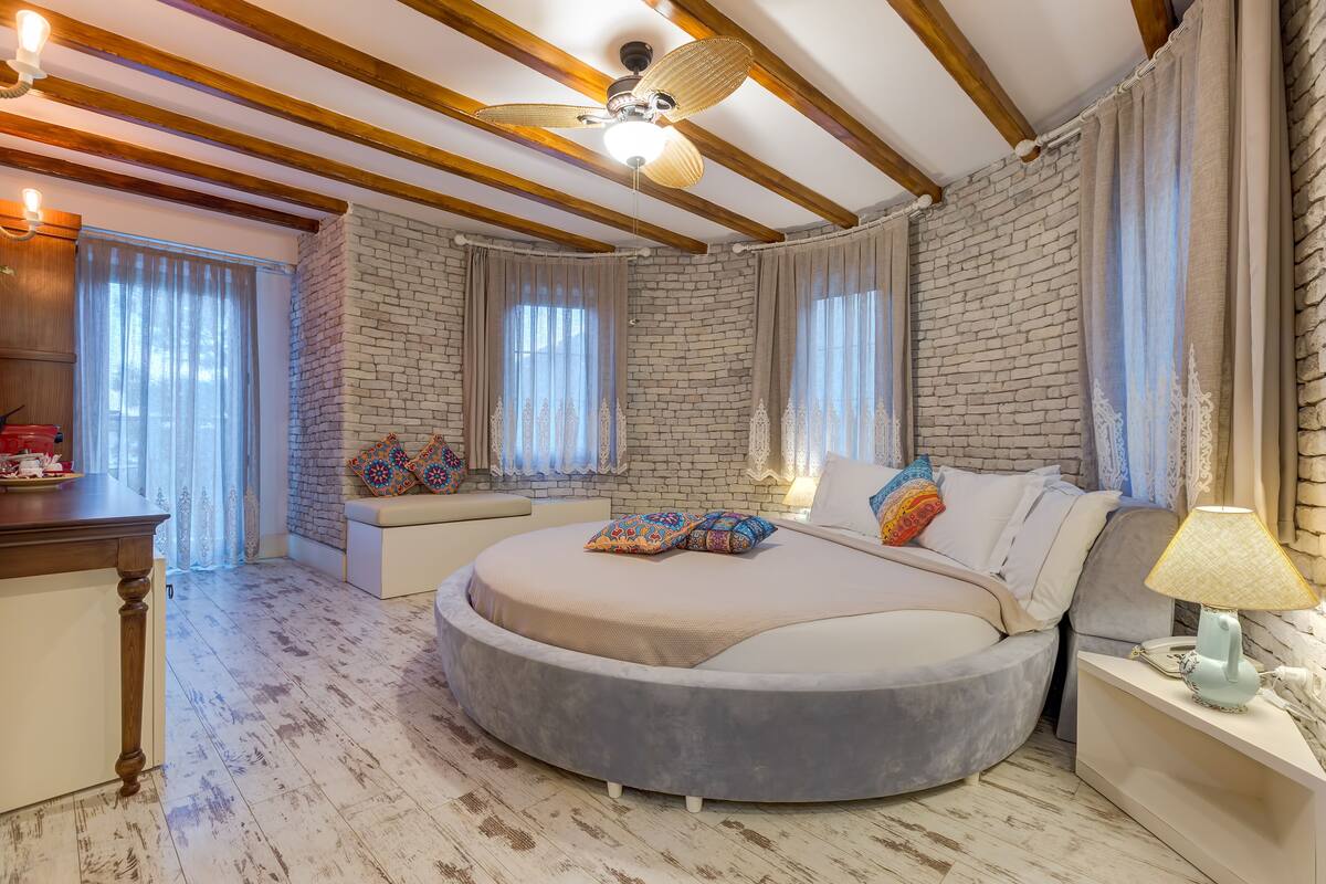 design room, sea view, corner | 1 bedroom, minibar, in-room safe, desk