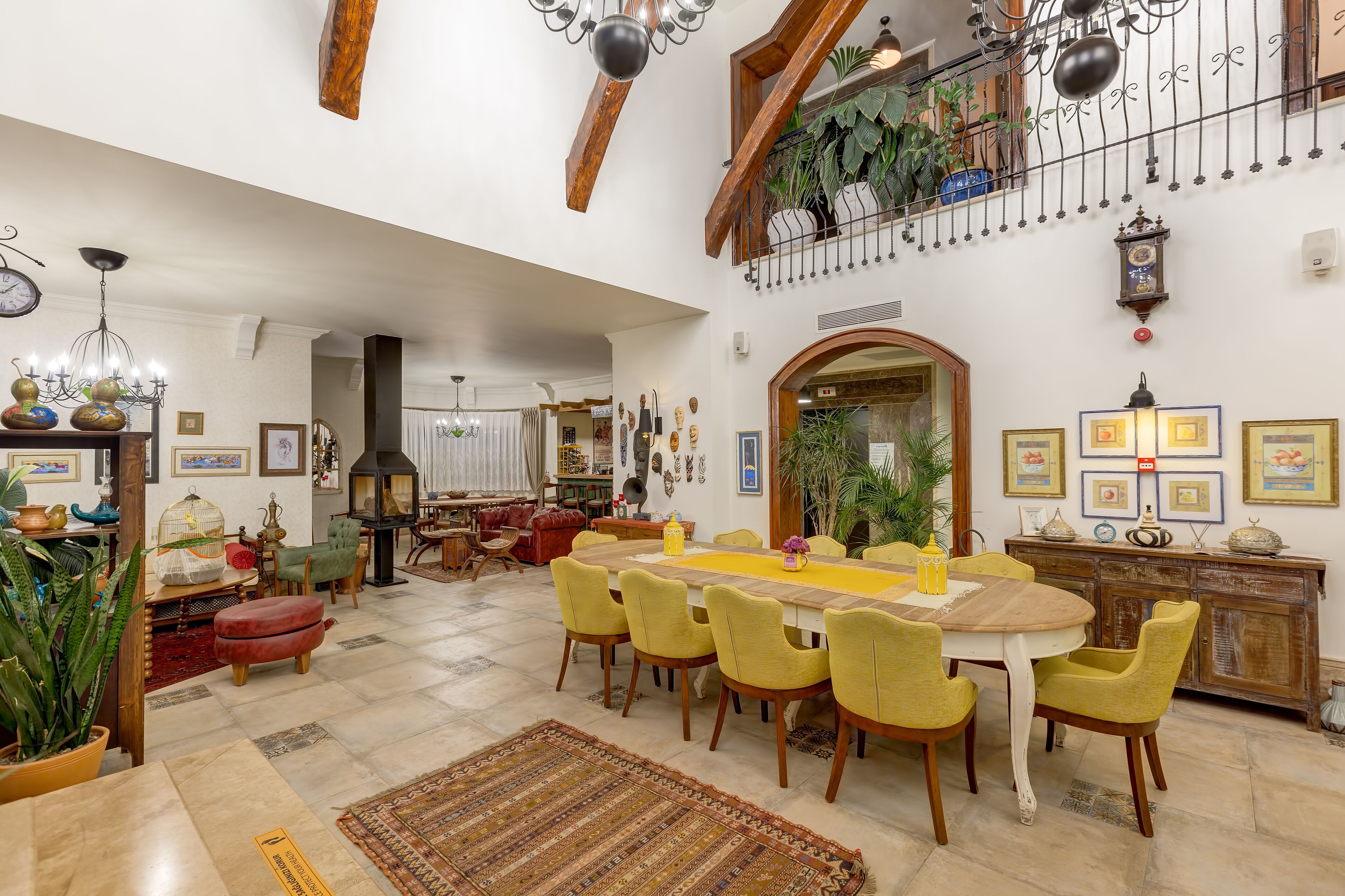 供應早餐及晚餐