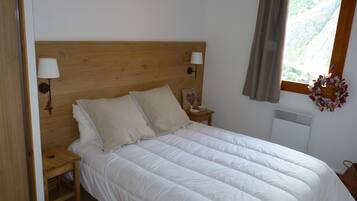 2 slaapkamers, een strijkplank/strijkijzer, wifi