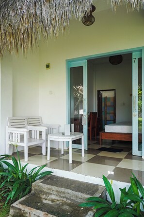 In-room safe, soundproofing, free WiFi, bed sheets - Dream Hotel (Kuta)