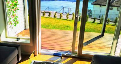 BJØRNESTRAND FJORDSIDE VIEW