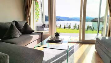 Tv, pejs, dvd-afspiller, stereoanlæg