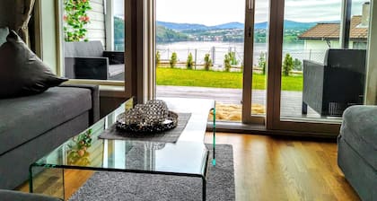 BJØRNESTRAND FJORDSIDE VIEW
