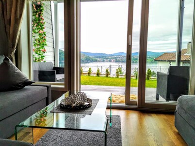 BJØRNESTRAND FJORDSIDE VIEW