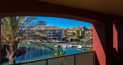 Charming apartment / Precioso apartamento en la Marina del Puerto de Sotogrande.