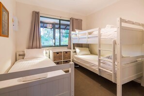 3 bedrooms, iron/ironing board, WiFi, bed sheets