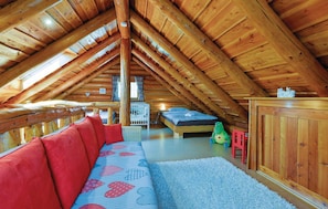3 bedrooms, travel cot, free WiFi, bed sheets