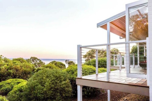 The White House—Tranquil Sea Views and Endless Fun