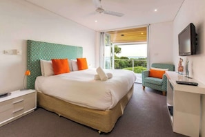 5 chambres, fer et planche à repasser, Wi-Fi, draps fournis