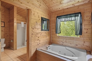 Douche, baignoire à jets, serviettes fournies