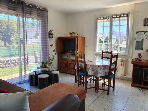 HOUSE TOURISM BETWEEN LAND AND SEA