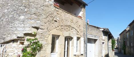 تفاصيل الفندق من الخارج