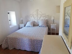 1 bedroom, travel cot, WiFi