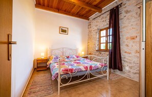 4 bedrooms, travel cot, free WiFi, bed sheets