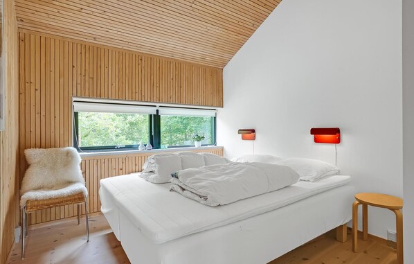 3 bedrooms, travel cot, free WiFi
