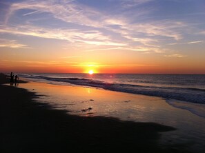 Beach nearby, sun-loungers, beach towels