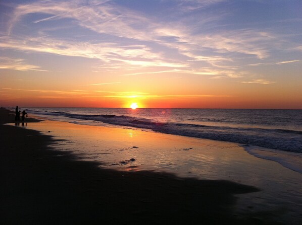 Beach nearby, sun-loungers, beach towels