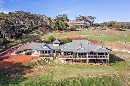 Valley Views Elevated Hilltop Escape near Beaches