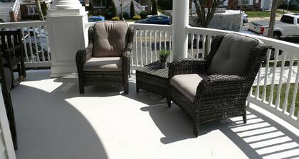 SUPER-VUOKRAUS 16 makuuhuonetta, 11 täydellistä kylpyä, (3) puoli kylpyamme, 2 yksityistä hissiä