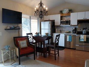 雪櫃、微波爐、焗爐、爐具