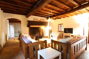 TV, fireplace - Podere Casellina, Cipressi house, pool and garden, Florentine Chianti Hills (Reggello (FI))
