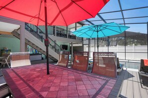 Outdoor dining - Large Pool Home- Blocks from Siesta Key Beach (Siesta Key)