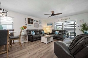 TV, video games - Large Pool Home- Blocks from Siesta Key Beach (Siesta Key)