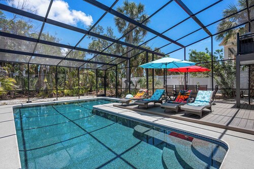 Large Pool Home- Blocks from Siesta Key Beach