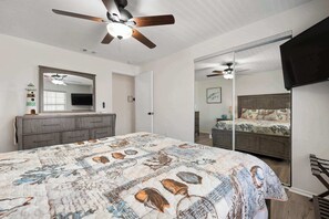 5 habitaciones, tabla de planchar con plancha, cuna de viaje y wifi 