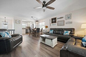 TV, video games - Large Pool Home- Blocks from Siesta Key Beach (Siesta Key)