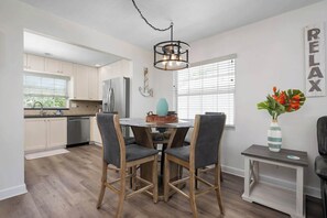 Dining - Large Pool Home- Blocks from Siesta Key Beach (Siesta Key)