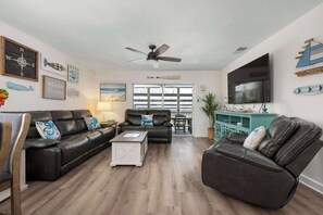 TV, video games - Large Pool Home- Blocks from Siesta Key Beach (Siesta Key)