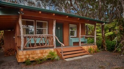 Charming 2 Bedroom Cottage Walking Distance from Volcano Village