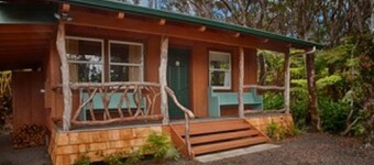 Charming 2 Bedroom Cottage Walking Distance from Volcano Village