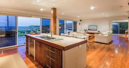 Grace Stunning Oceanview Escape on Cowaramup Bay