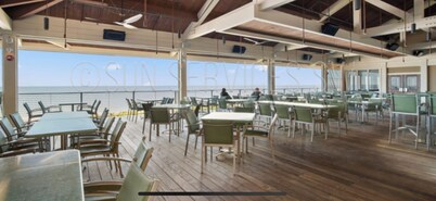 Whole Home Villa in Hyde Park at Pelican Bay community with private pool/beach!