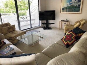 TV, DVD player, books, stereo