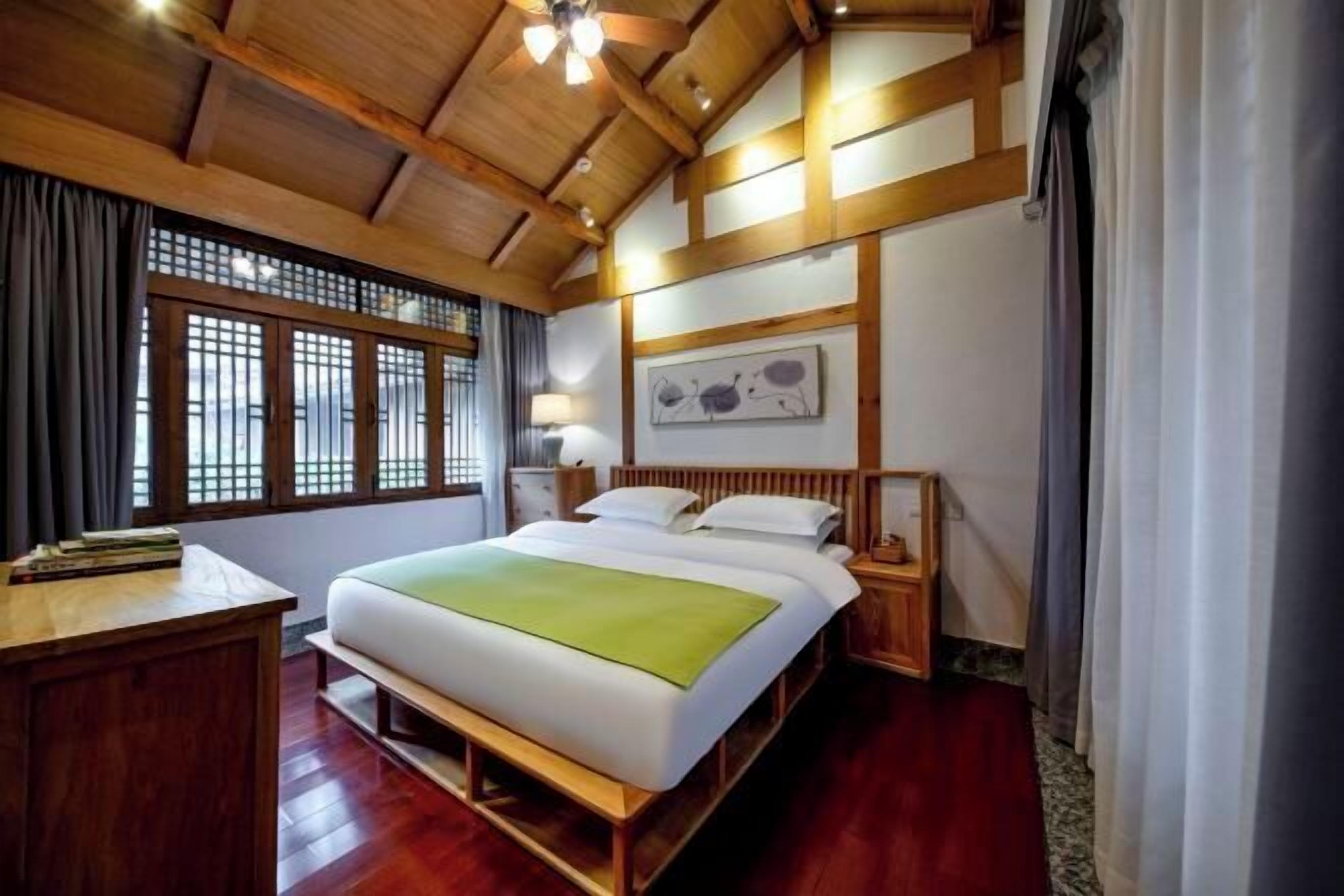 書桌、遮光布/窗簾、免費無線上網