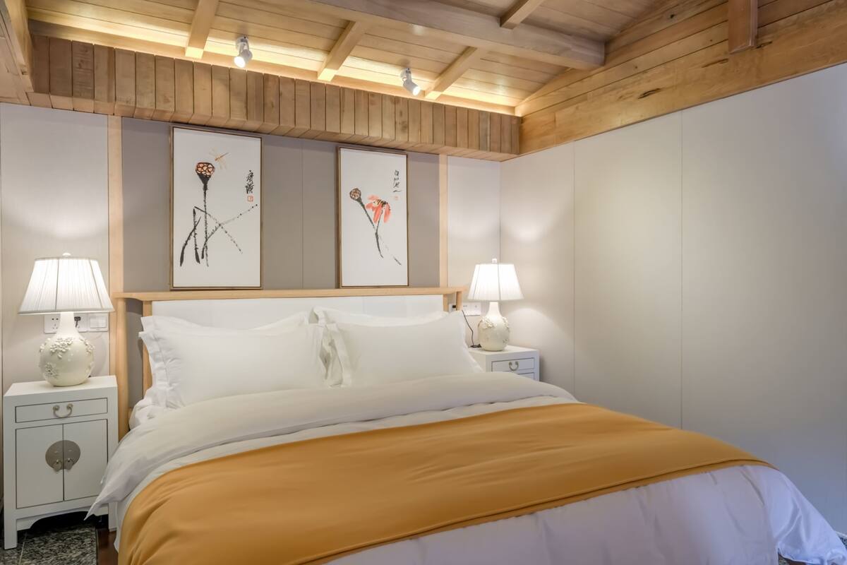 Exclusive Double Room | Desk, blackout curtains, free WiFi
