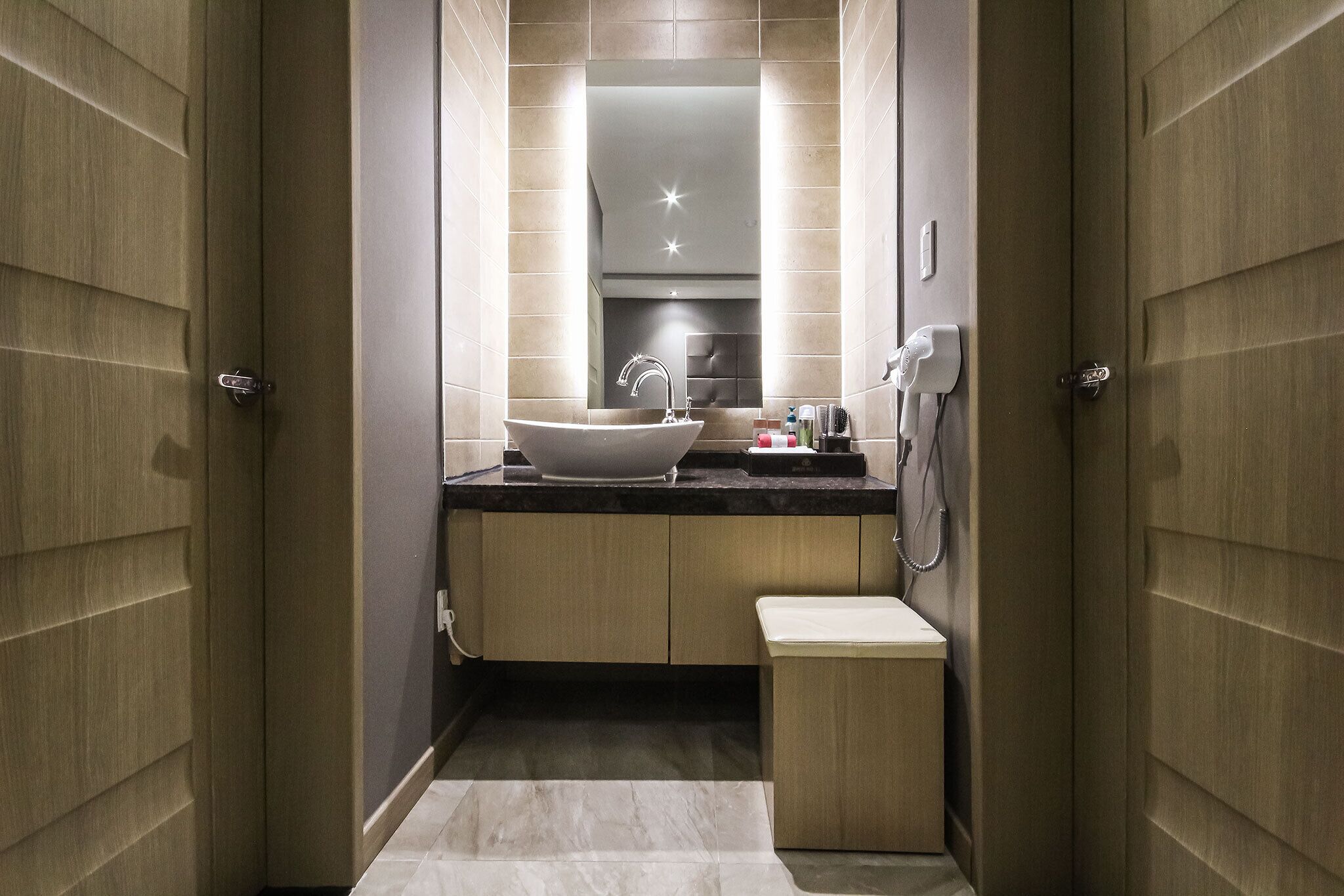 Blendingsgardiner og wi-fi (inkludert)