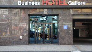 A building with a sign reading "Business HOTEL Gallery". - Gallery Hotel (Gwangju)