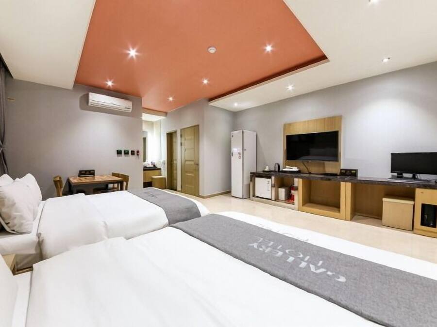 Family Room | Blackout drapes, free WiFi