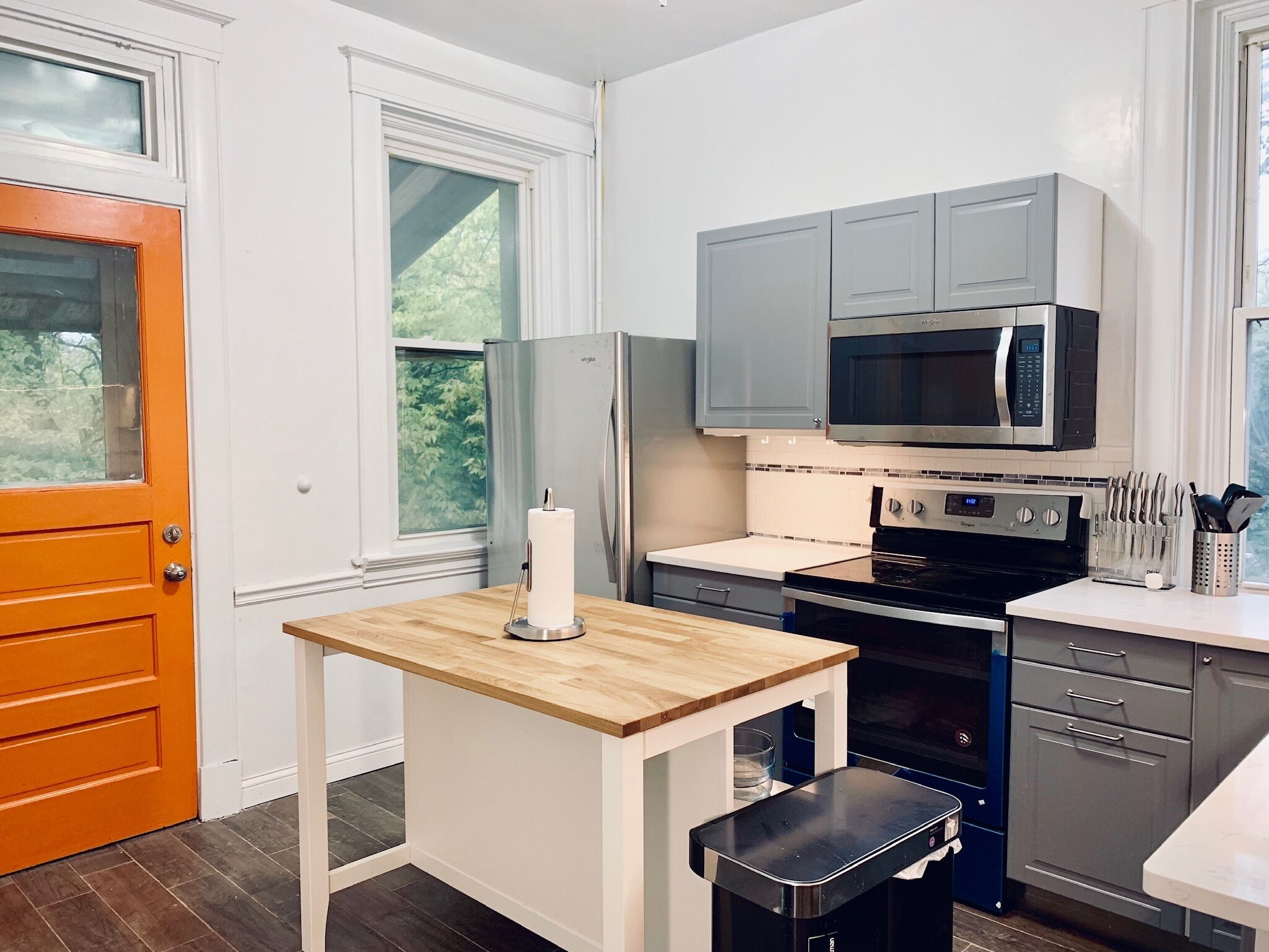 Upscale 3 BR near UC, DAAP, CCM, Hospital and Zoo w/Parking and Laundry, 1FL